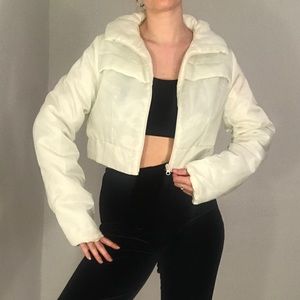 Vintage white crop puffer jacket 🤍